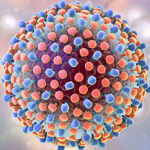 Ao fundo da imagem, há uma ilustração do vírus da hepatite c.