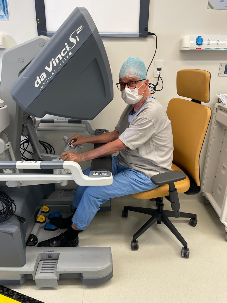 Prof. Luiz Carneiro - cirurgia robótica 8