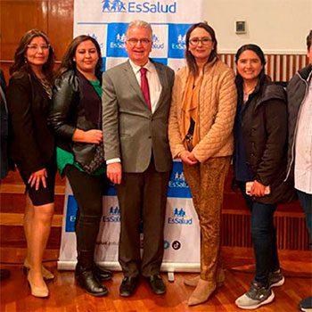 Prof Luiz Carneiro é agraciado no peru