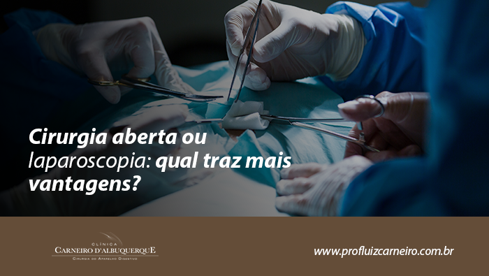 Mãos de cirurgiões realizando procedimento laparoscópico em paciente, com instrumentos cirúrgicos e ambiente esterilizado de centro cirúrgico.
