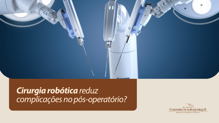 Sistema de cirurgia robótica com braços articulados e instrumentos de precisão posicionados sobre paciente em ambiente cirúrgico.
