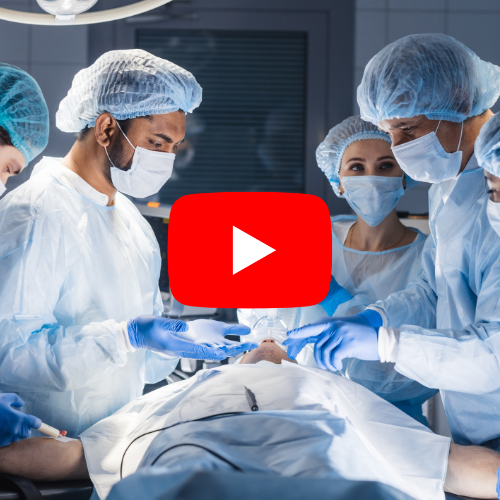 Equipe médica realizando procedimento cirúrgico em centro cirúrgico